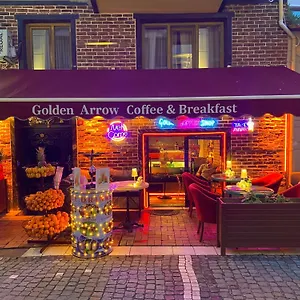 Golden Arrow Old Apart-hotel